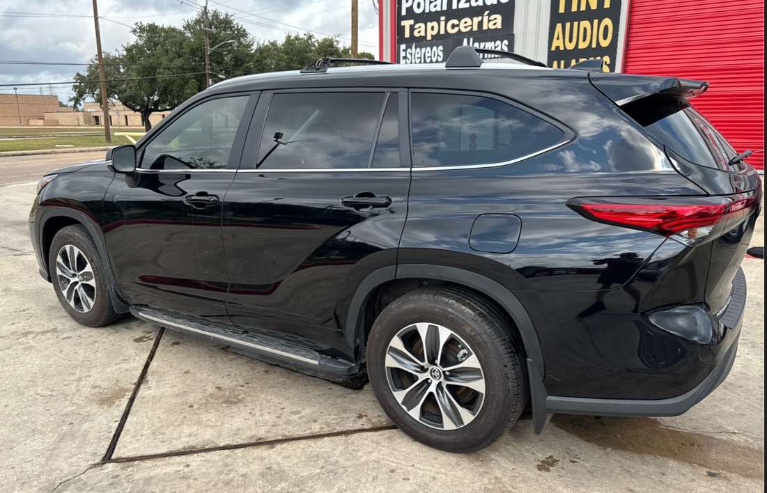 
								2023 Toyota Highlander XLE full									