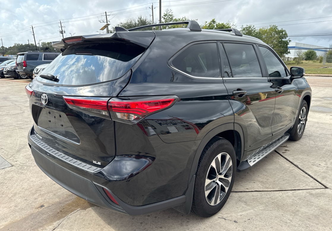 
								2023 Toyota Highlander XLE full									