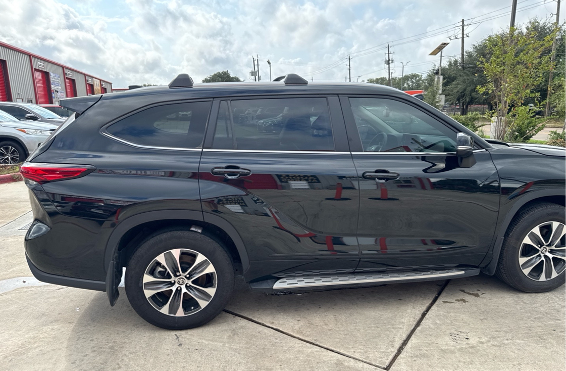 
								2023 Toyota Highlander XLE full									