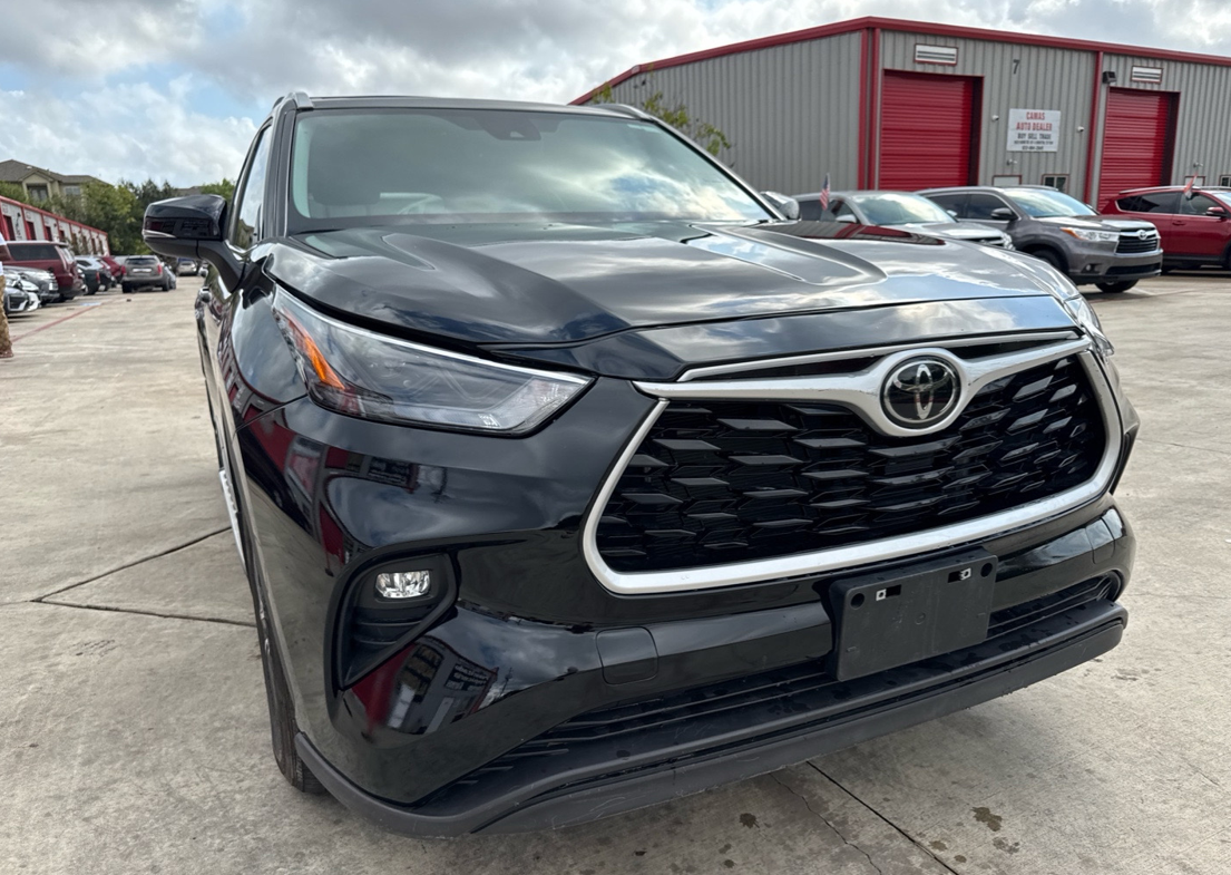 
								2023 Toyota Highlander XLE full									