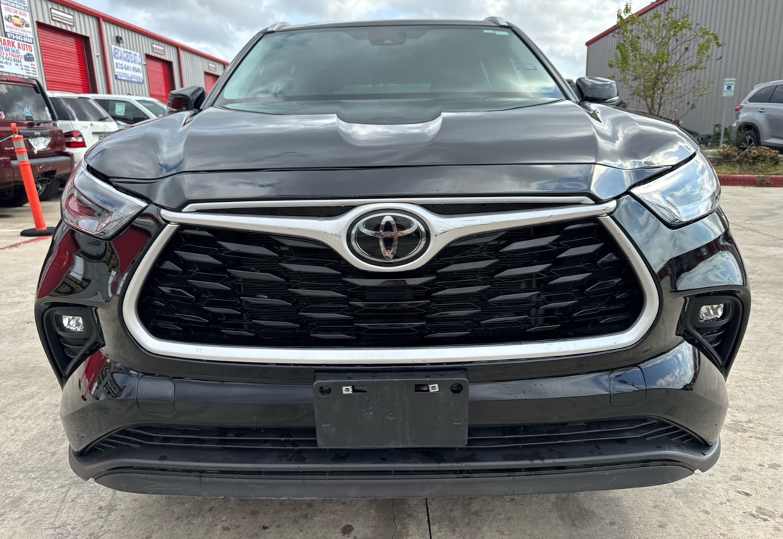 
								2023 Toyota Highlander XLE full									