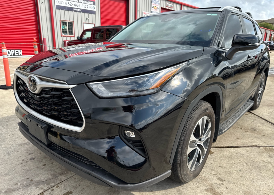 
								2023 Toyota Highlander XLE full									
