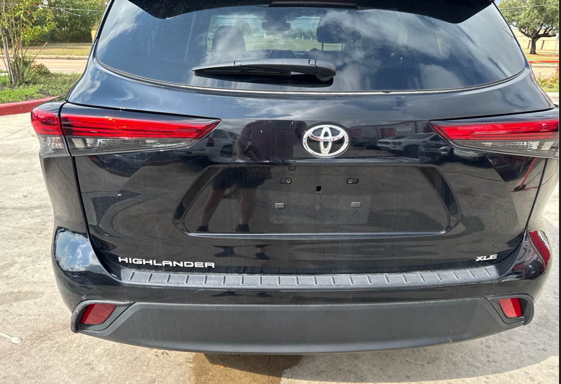 
								2023 Toyota Highlander XLE full									