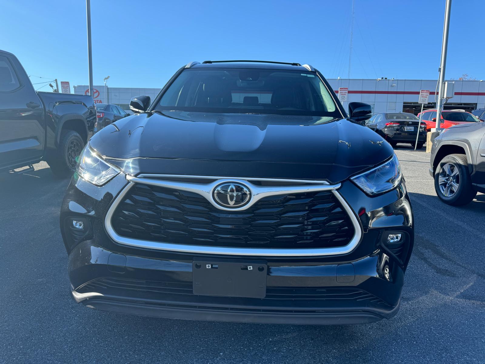 
								2023 Toyota Highlander XLE full									