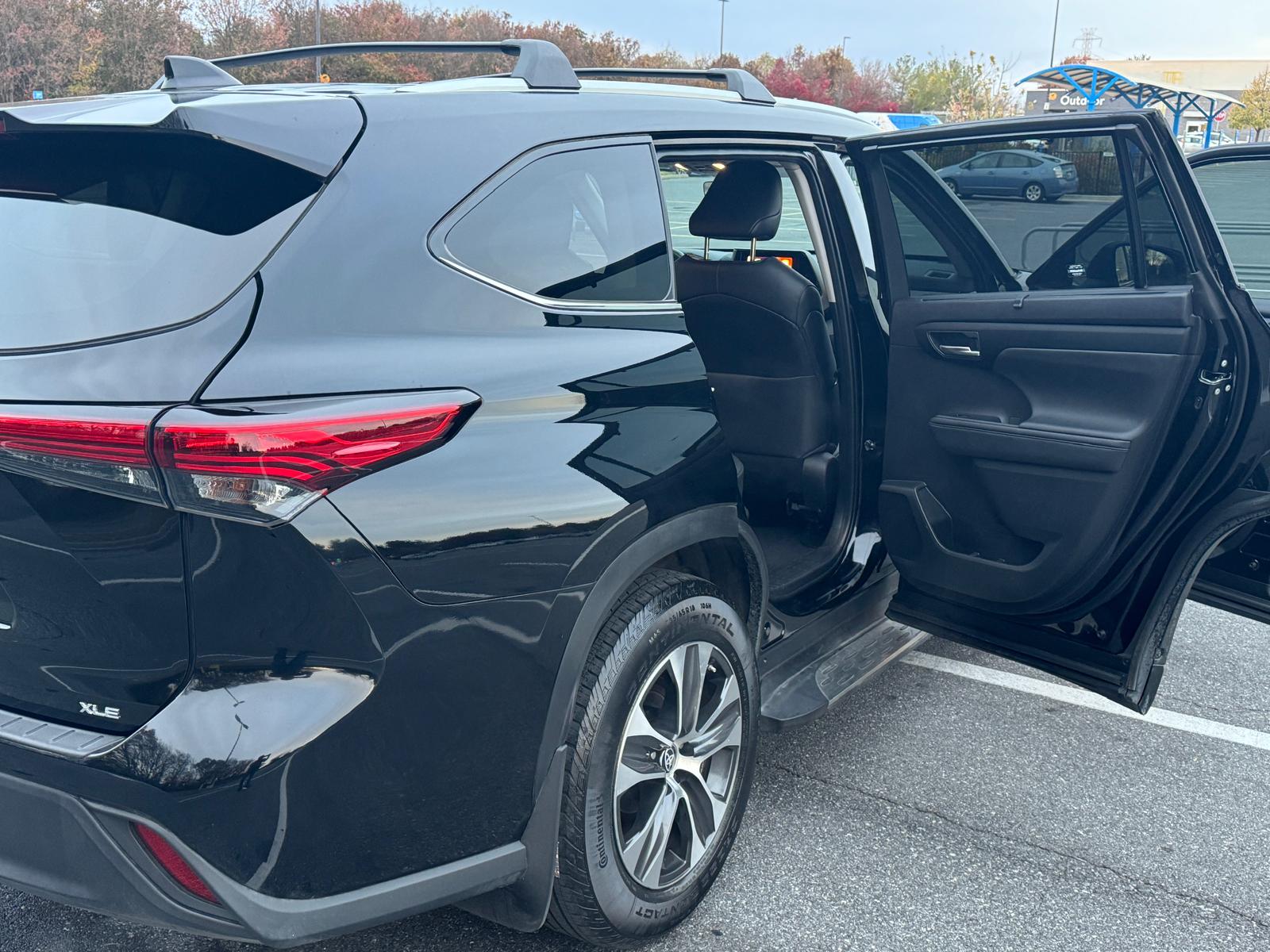 
								2023 Toyota Highlander XLE full									