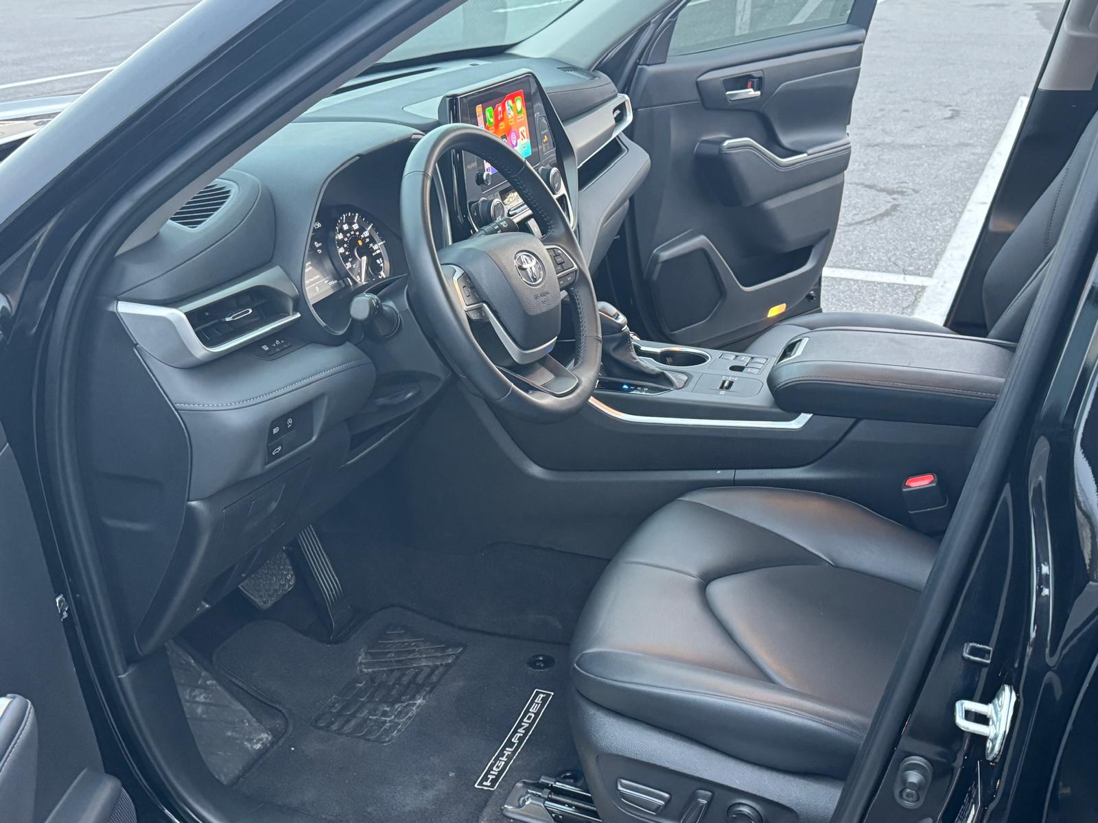 
								2023 Toyota Highlander XLE full									