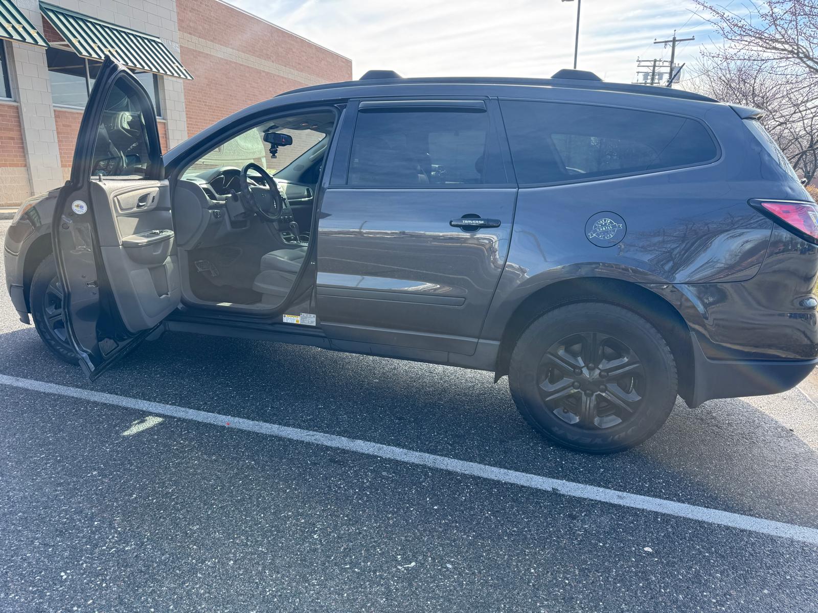 
								2014 CHEVROLET TRAVERSE LS full									