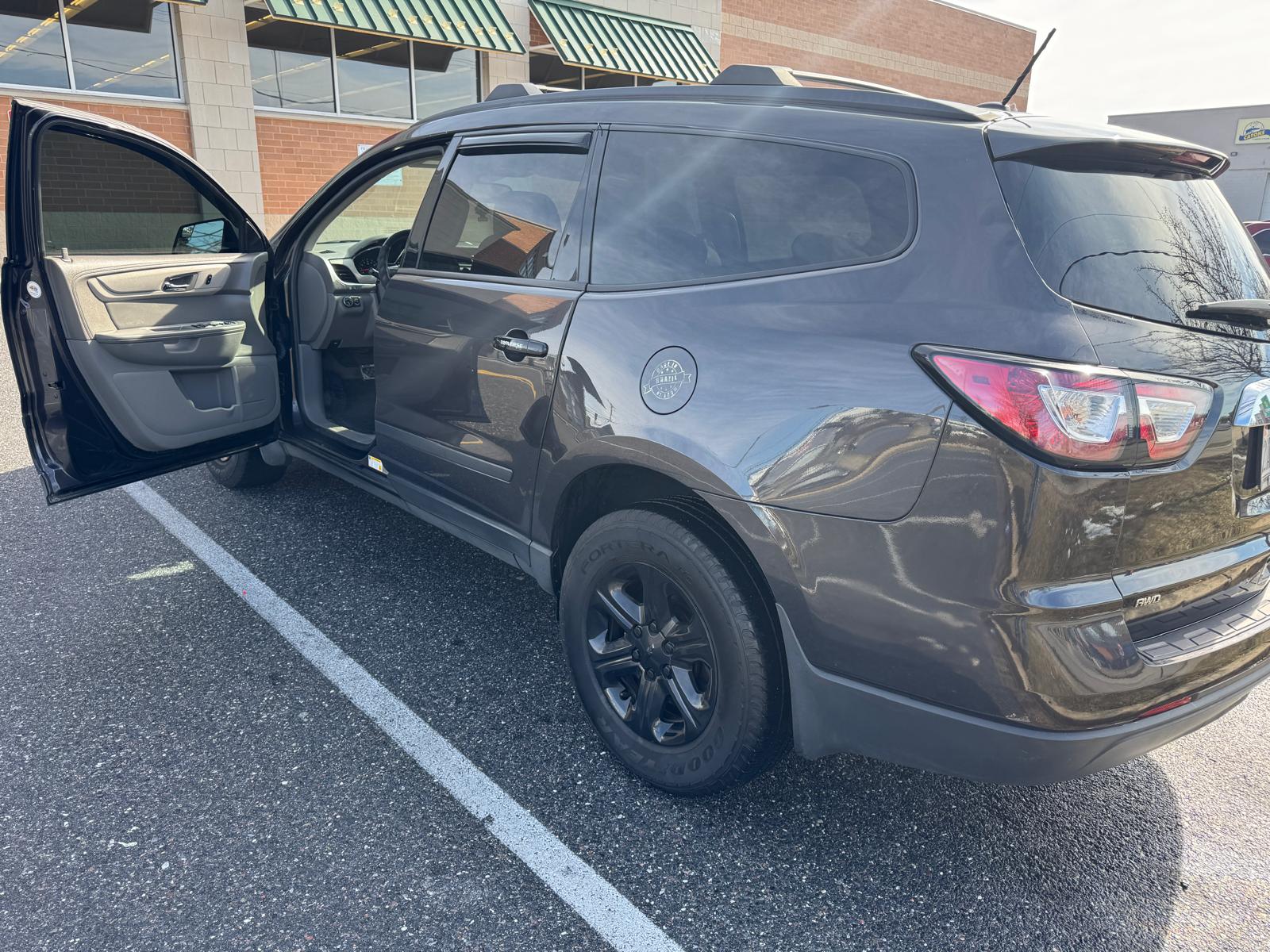 
								2014 CHEVROLET TRAVERSE LS full									