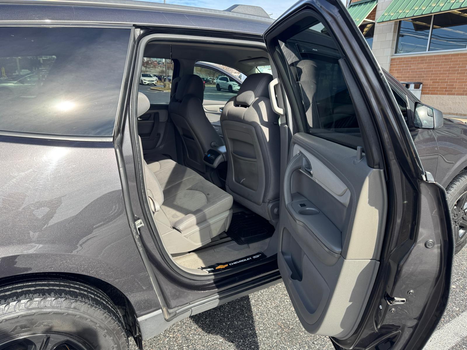 
								2014 CHEVROLET TRAVERSE LS full									