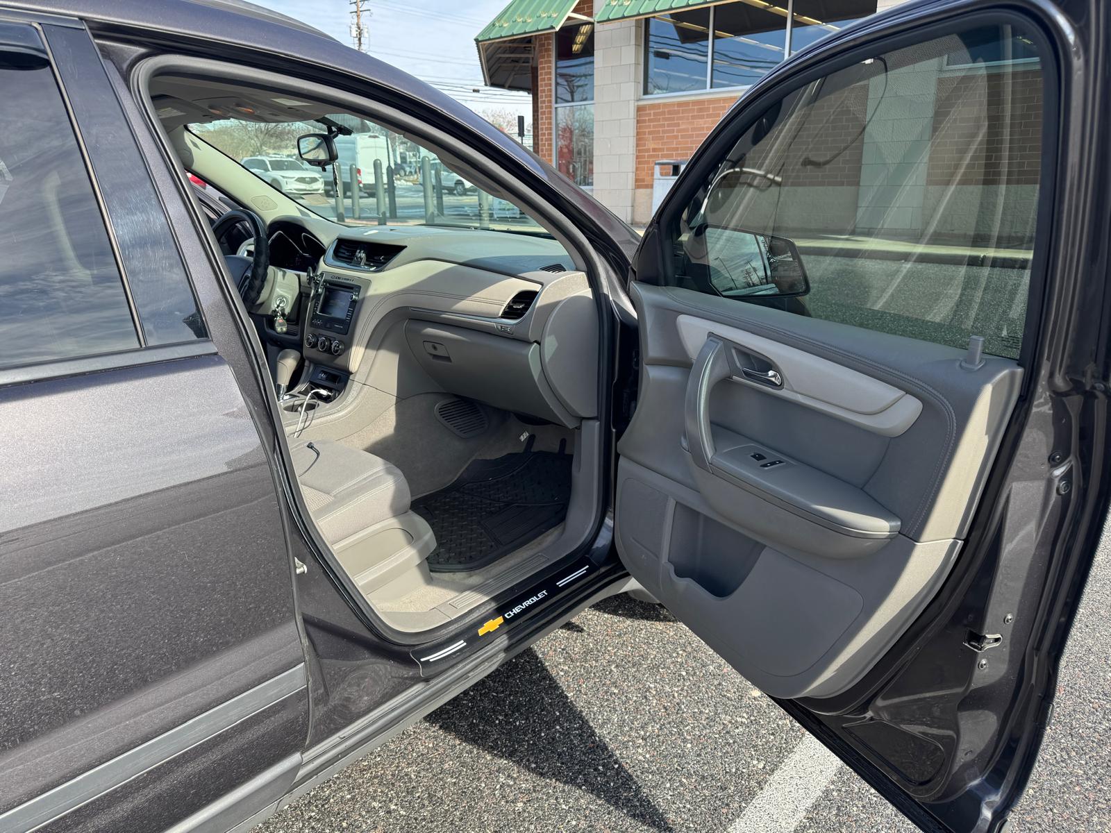 
								2014 CHEVROLET TRAVERSE LS full									